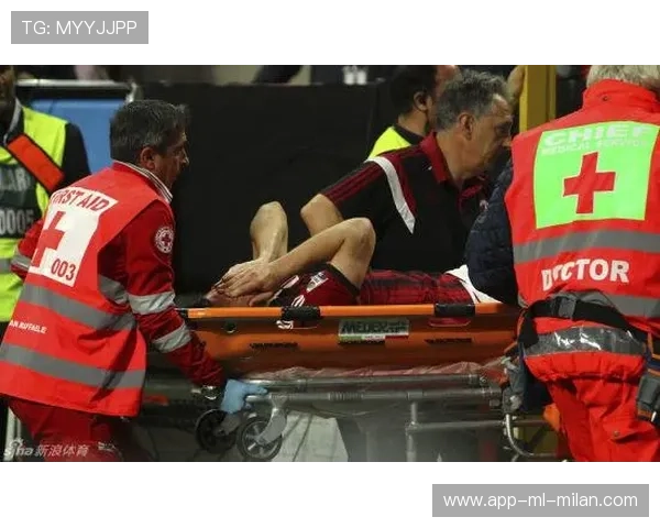 AC米兰门前补射由补位中锋果断完成