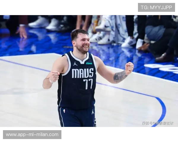 东契奇弧顶三分稳稳命中，独行侠继续扩大领先